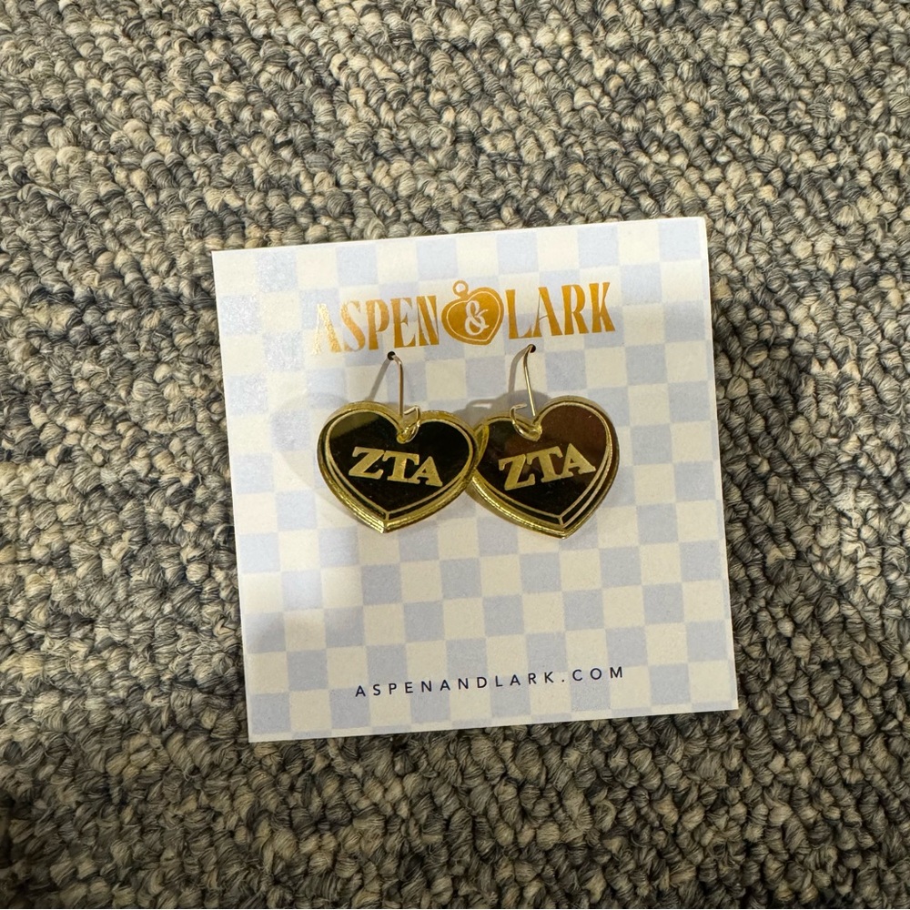 ZTA Zeta Tau Alpha sorority gold heart earrings NIB Aspen & Lark